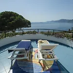 Отель Il Pino 3*